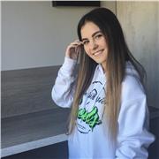 Profesora de inglés con el título Cambridge Advanced in English (CAE)